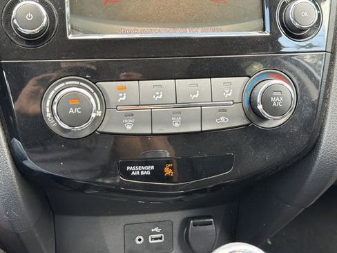 Used 2022 Nissan Rogue Sport S FWD image 16
