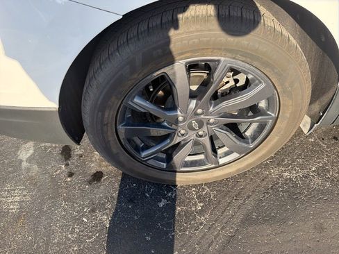 Used 2023 Chevrolet Equinox RS FWD image 11