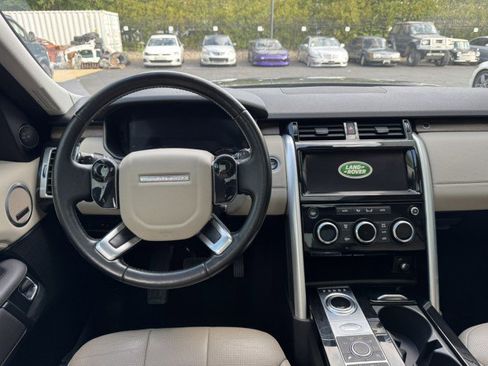 Used 2019 Land Rover Discovery HSE image 25