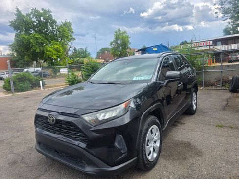 Used 2019 Toyota RAV4 LE FWD image 1