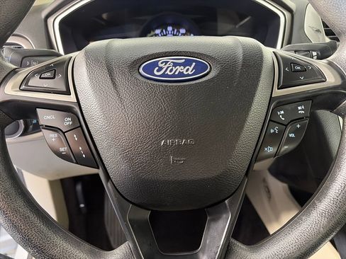 Used 2020 Ford Fusion SE FWD image 16