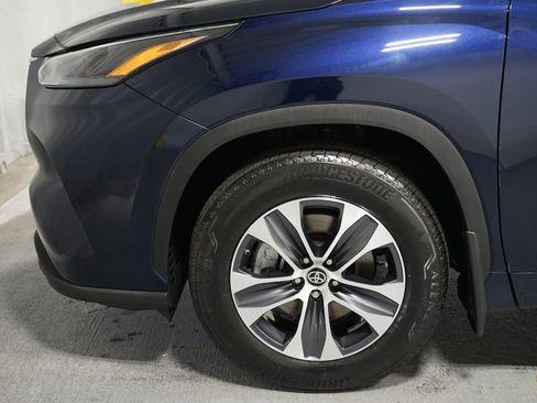 Used 2024 Toyota Highlander XLE image 5