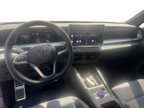 Used 2025 Volkswagen Tiguan SE R-Line FWD image 10
