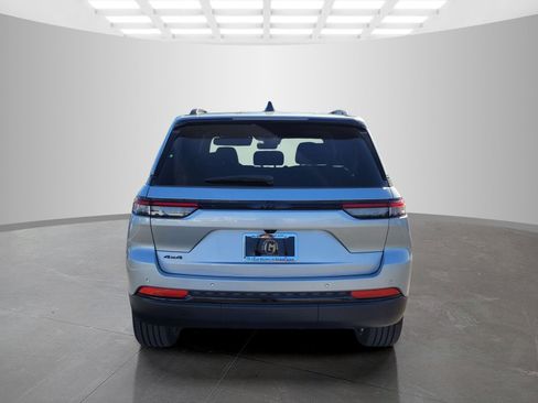 New 2025 Jeep Grand Cherokee Altitude image 5