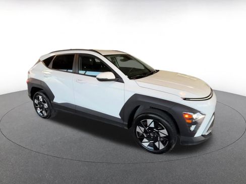 Used 2025 Hyundai Kona SEL image 2