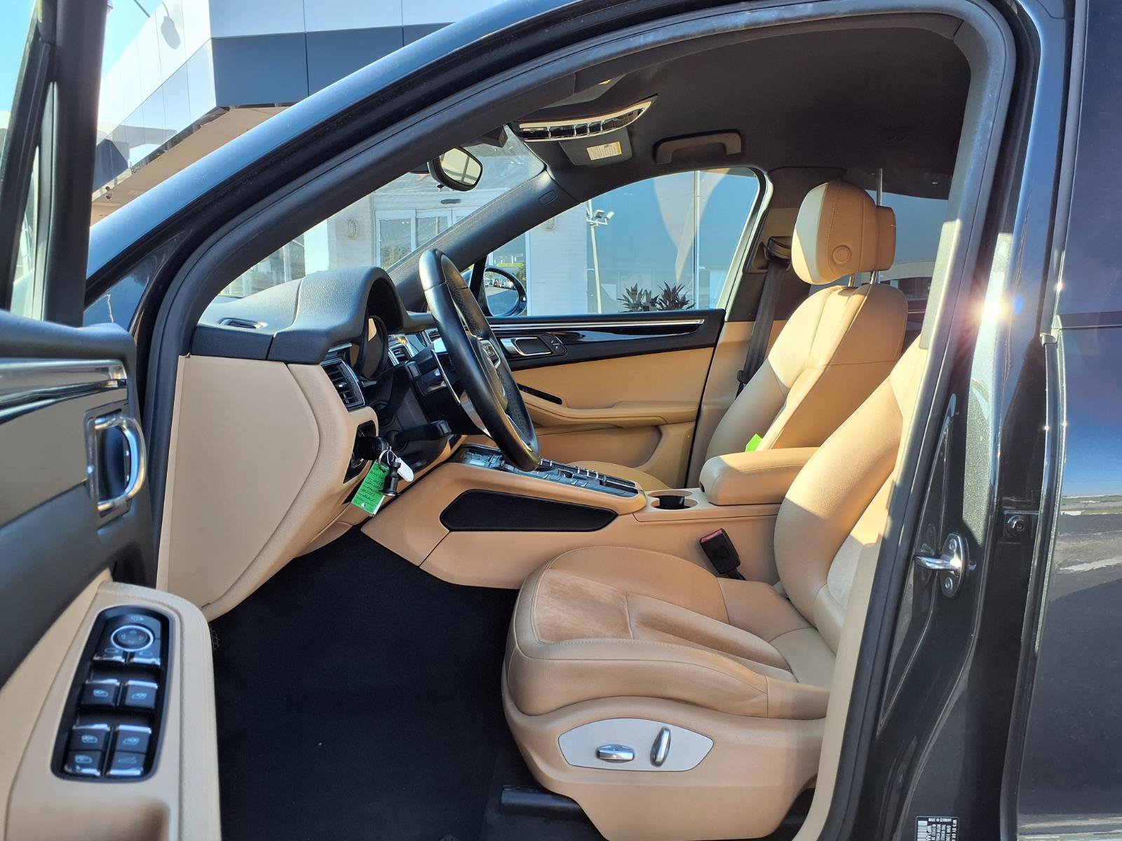 Used 2018 Porsche Macan AWD/4WD image 22