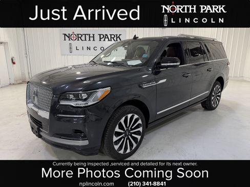 Used 2023 Lincoln Navigator L Reserve image 1