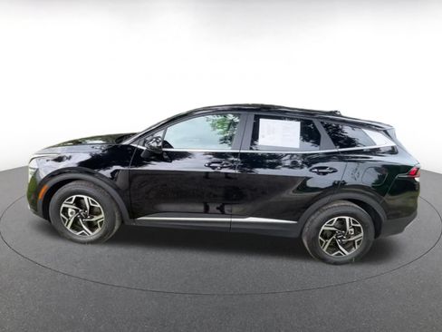 Used 2025 Kia Sportage LX FWD image 9