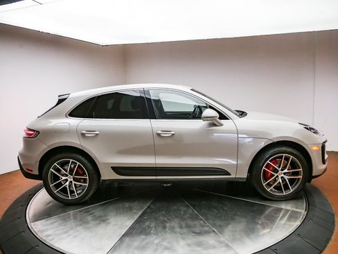 Certified 2023 Porsche Macan S AWD/4WD image 5