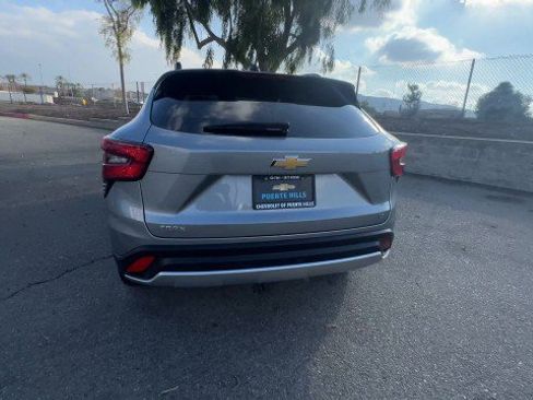 Used 2024 Chevrolet Trax LT image 7