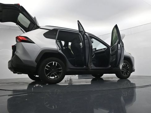 Used 2019 Toyota RAV4 LE w/ All Weather Liner Package AWD/4WD image 29