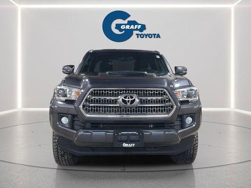 Used 2017 Toyota Tacoma TRD Sport w/ Tow Package (A/T) image 12