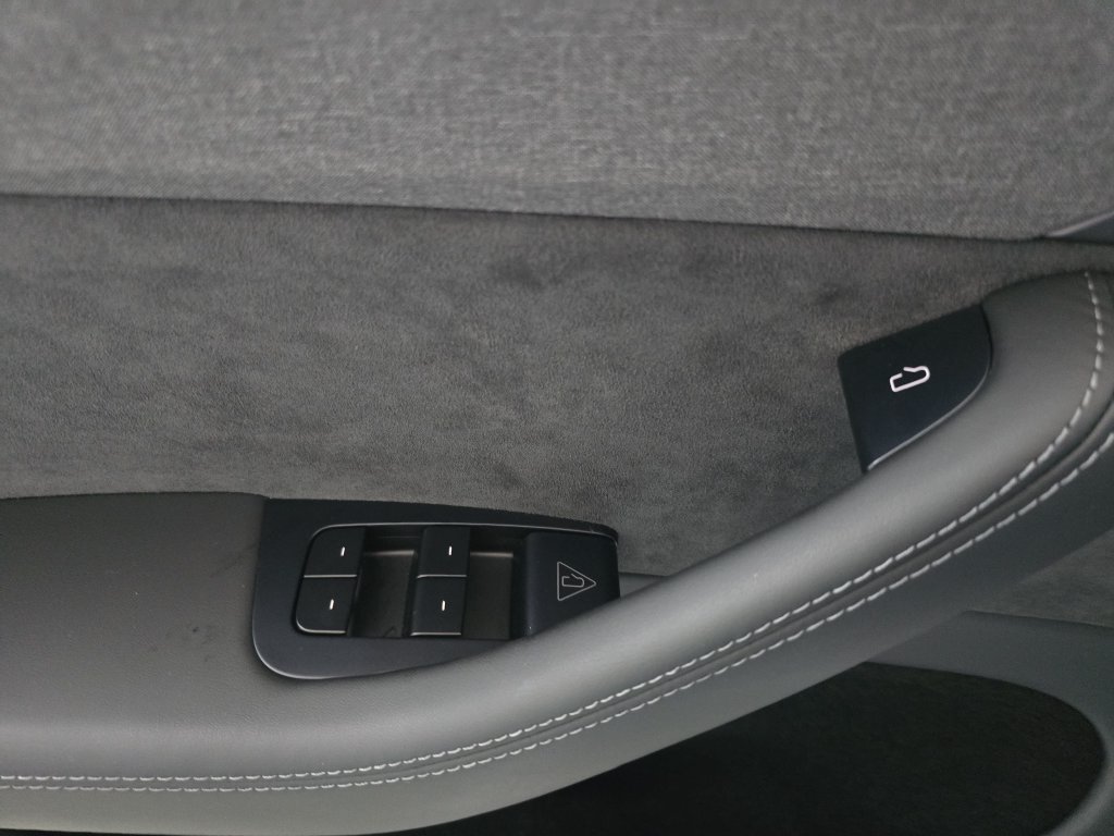 Used 2026 Tesla Model Y AWD image 25