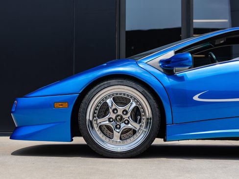 Used 1998 Lamborghini Diablo SV RWD image 16