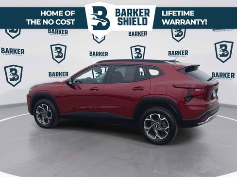 Used 2024 Chevrolet Trax LT w/ Driver Confidence Package FWD image 7