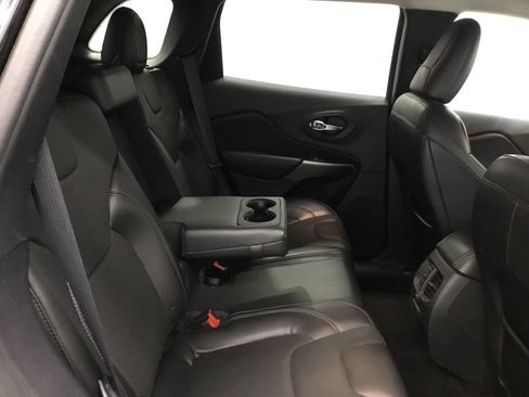 Used 2019 Jeep Cherokee Limited AWD/4WD image 38