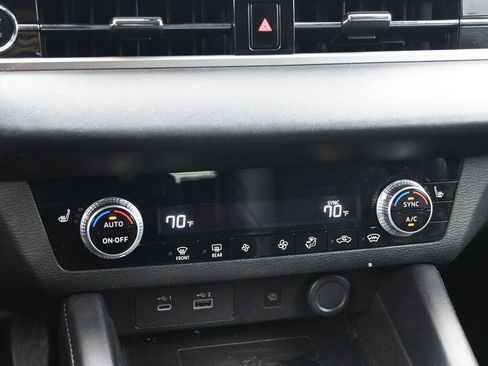 Used 2024 Mitsubishi Outlander SE image 18