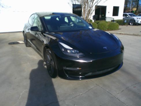 Used 2022 Tesla Model 3 image 2