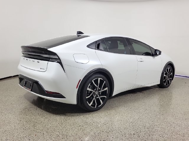 Used 2026 Toyota Prius Plug-In Hybrid FWD image 5