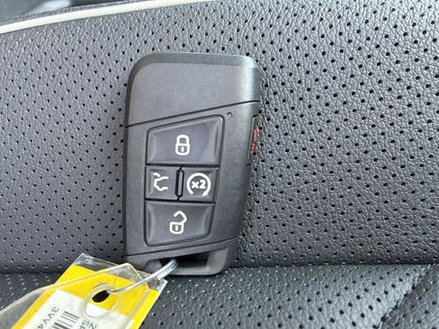 Certified 2024 Volkswagen Tiguan SEL R-Line AWD/4WD image 9