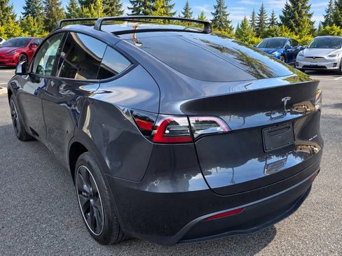 Used 2024 Tesla Model Y Long Range AWD/4WD image 7