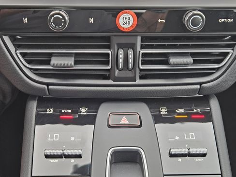 Certified 2026 Porsche Macan image 19