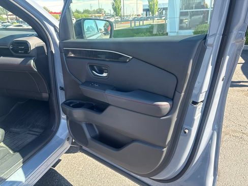 Used 2025 Honda Pilot Black Edition image 29