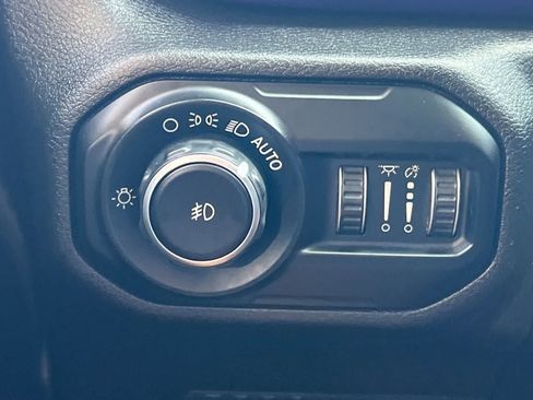 Used 2019 Jeep Wrangler Unlimited Sahara AWD/4WD image 33