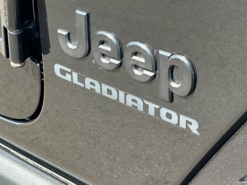 Used 2021 Jeep Gladiator Sport AWD/4WD image 37