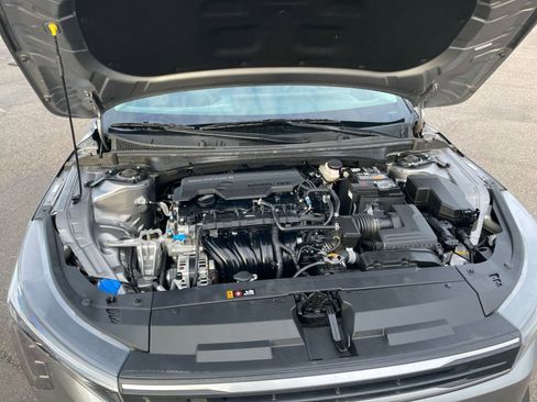 Used 2025 Kia K4 LXS image 32