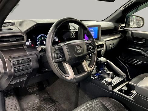 Certified 2025 Toyota 4Runner SR5 AWD/4WD image 16