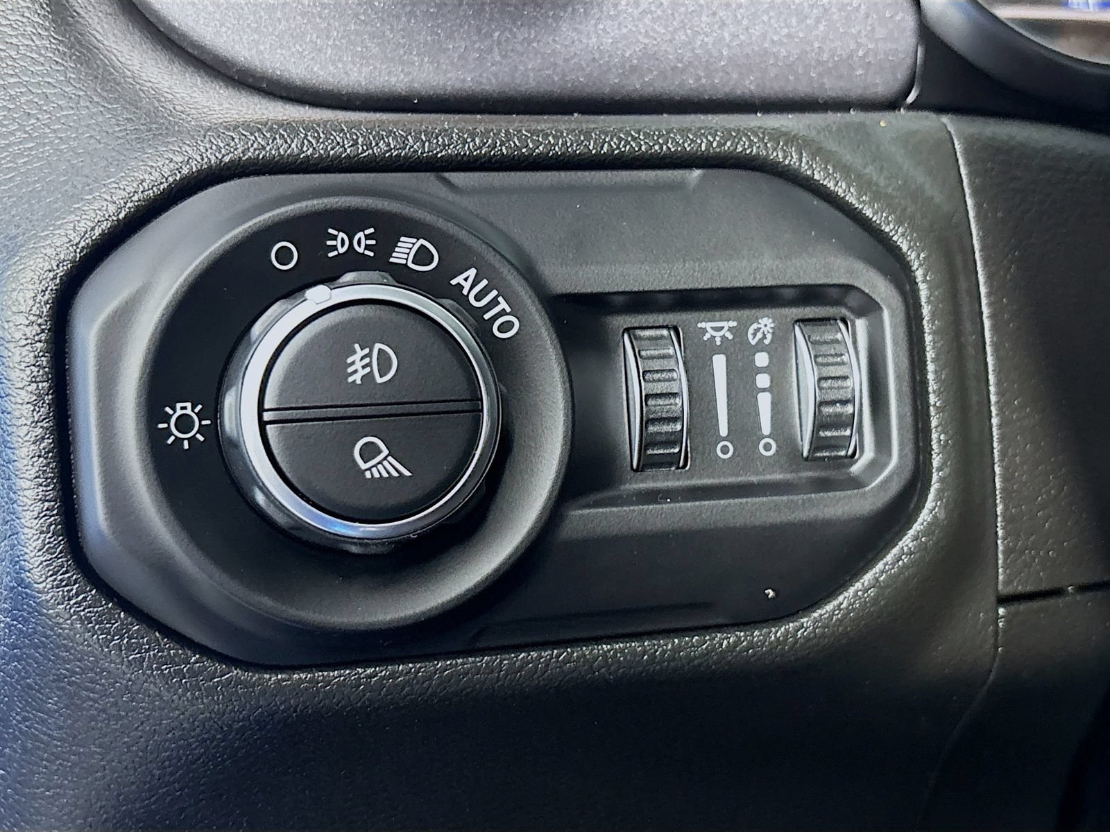 Used 2022 Jeep Gladiator Mojave w/ LED Lighting Group AWD/4WD image 10