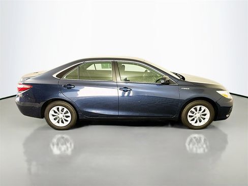 Used 2016 Toyota Camry LE image 8