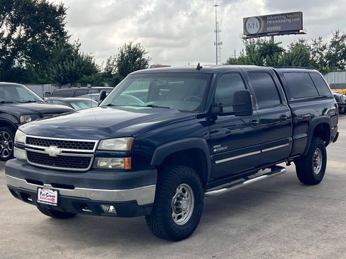 Used 2007 Chevrolet Silverado 2500 LT w/ Heavy-Duty Power Package RWD image 11