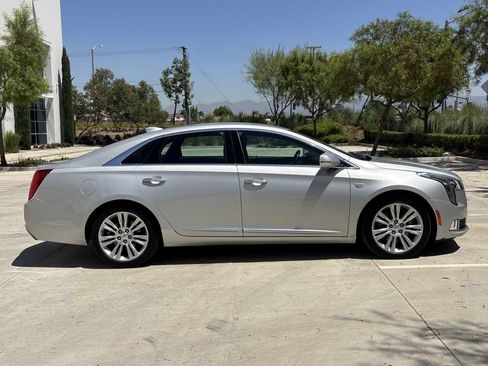 Used 2018 Cadillac XTS Luxury FWD image 2