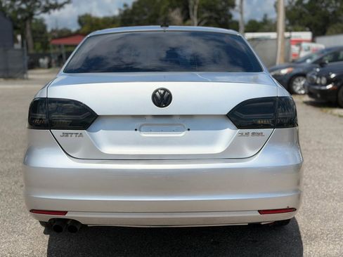 Used 2011 Volkswagen Jetta SEL FWD image 4