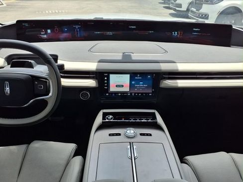 New 2026 Lincoln Navigator Premiere AWD/4WD image 9