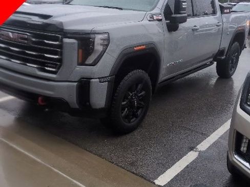 Used 2025 GMC Sierra 2500 AT4 w/ AT4 Premium Plus Package AWD/4WD image 2