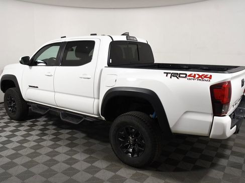 Used 2019 Toyota Tacoma TRD Off-Road AWD/4WD image 3