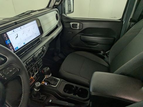 Certified 2025 Jeep Gladiator Willys image 26