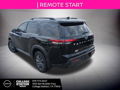 Used 2022 Nissan Pathfinder SV image 4