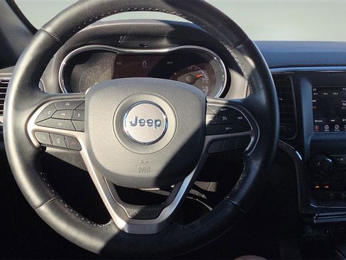 Used 2019 Jeep Grand Cherokee Laredo image 11