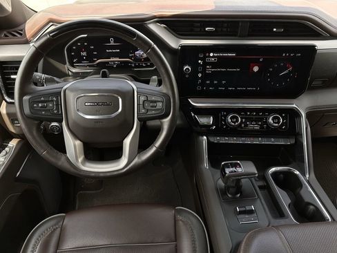 Used 2025 GMC Sierra 1500 Denali AWD/4WD image 12