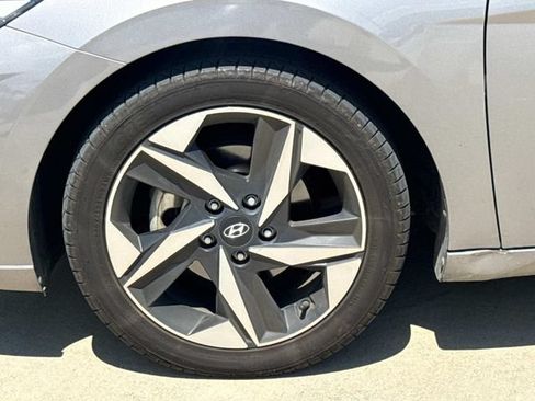 Used 2023 Hyundai Elantra Limited FWD image 5