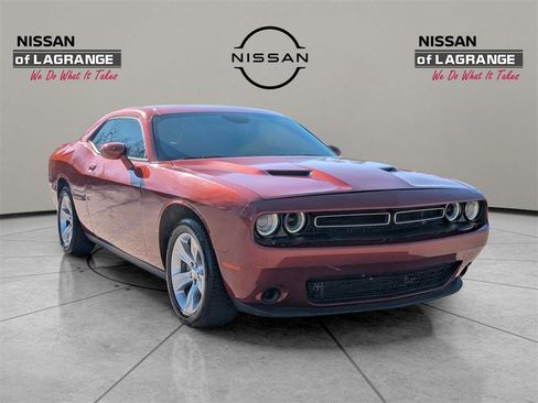 Used 2021 Dodge Challenger SXT image 3