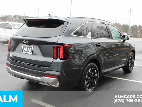 Used 2024 Kia Sorento S image 6
