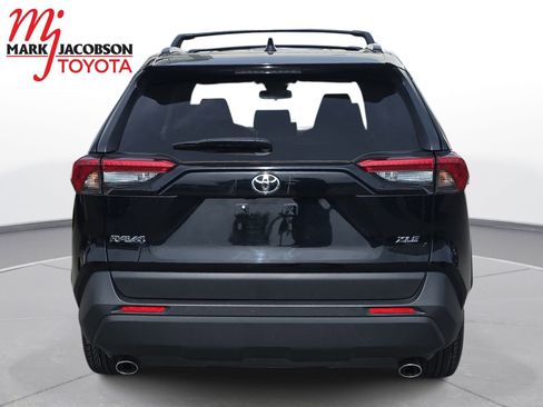 Used 2019 Toyota RAV4 XLE FWD image 10
