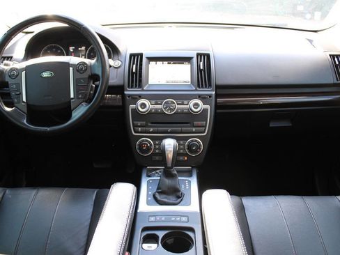 Used 2014 Land Rover LR2 HSE image 11