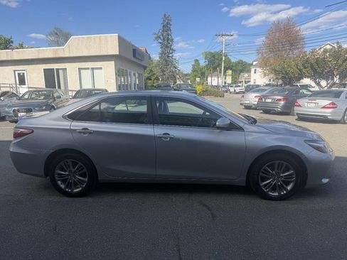 Used 2017 Toyota Camry SE FWD image 8