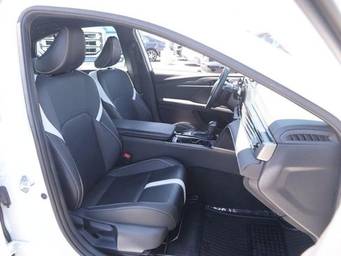 Used 2025 Toyota Camry SE FWD image 9
